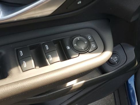 Certified 2022 GMC Terrain SLE w/ Driver Convenience Package FWD image 16