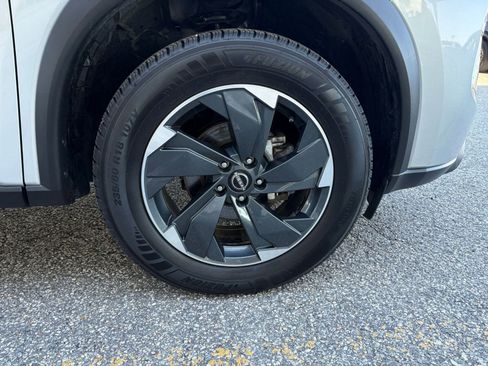 Used 2025 Nissan Rogue SV image 31