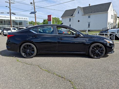 Certified 2022 Nissan Altima 2.5 SR w/ Midnight Edition Package FWD image 7