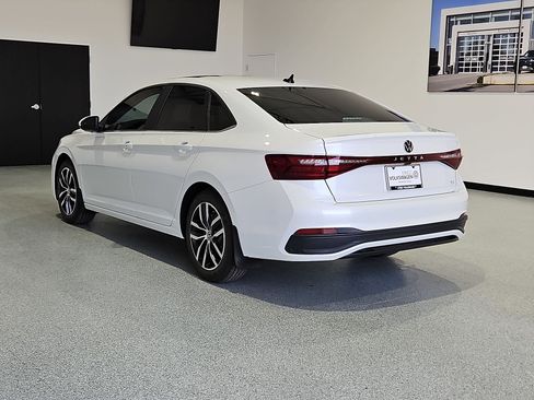 New 2027 Volkswagen Jetta SE FWD image 6