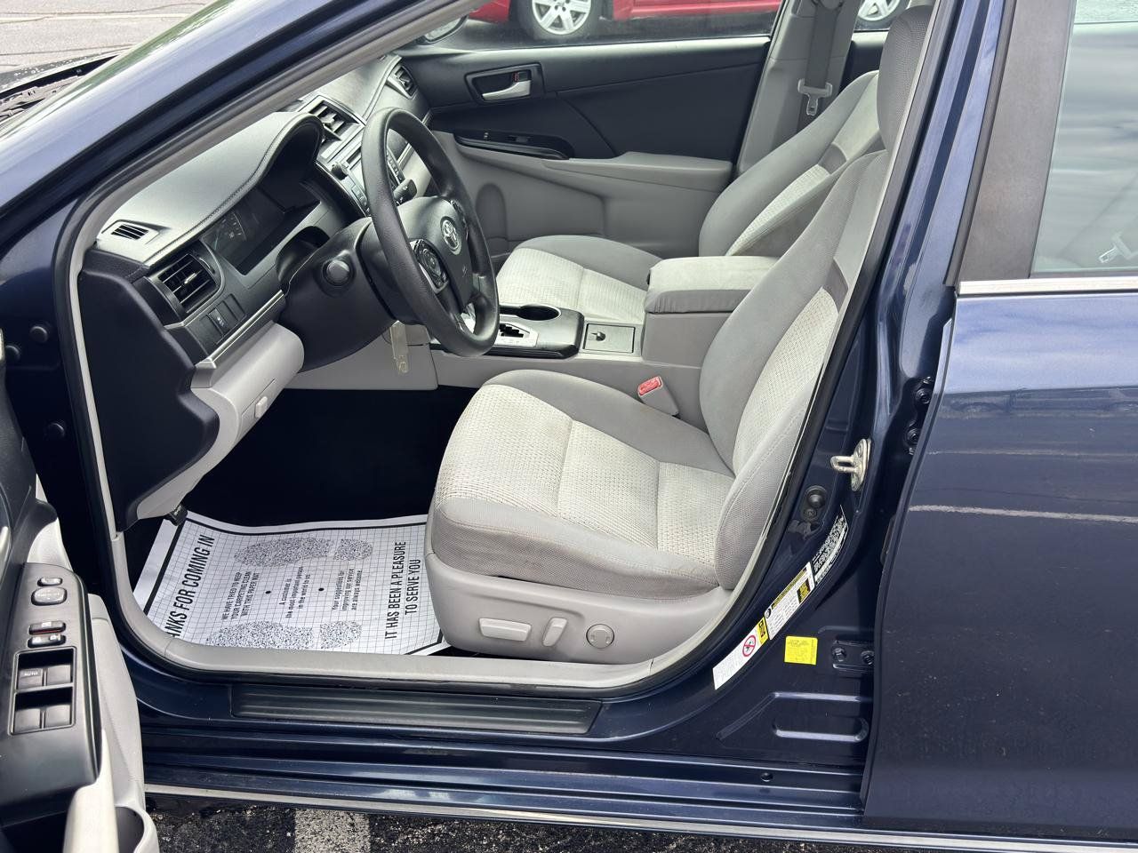 Used 2014 Toyota Camry LE FWD image 11