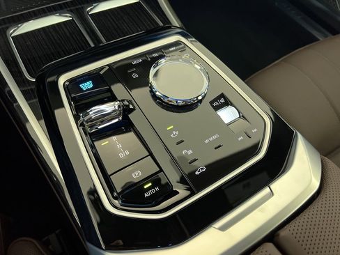 Used 2026 BMW i7 xDrive60 image 21