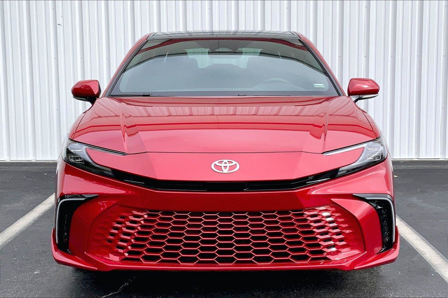 Used 2025 Toyota Camry XSE AWD/4WD image 3