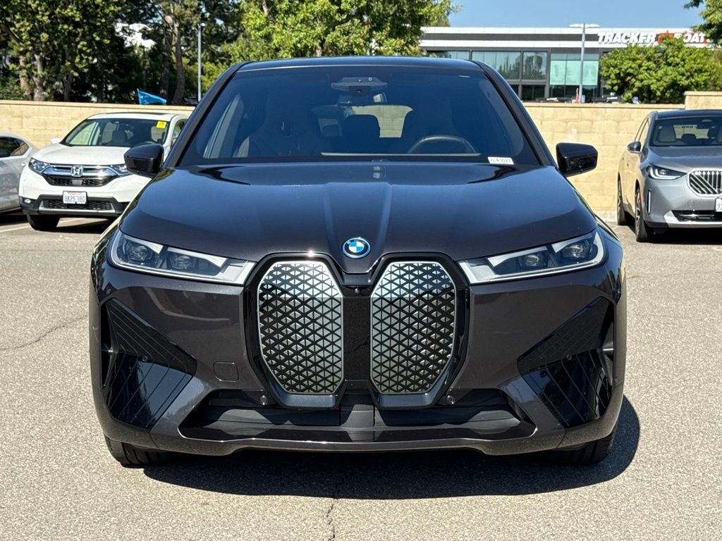 Used 2024 BMW iX xDrive50 w/ Sport Package AWD/4WD image 4