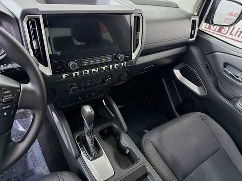 Certified 2025 Nissan Frontier SV RWD image 25