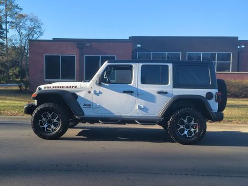 Used 2022 Jeep Wrangler Unlimited Rubicon w/ Cold Weather Group image 12