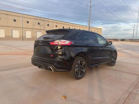 Used 2023 Ford Edge ST image 3