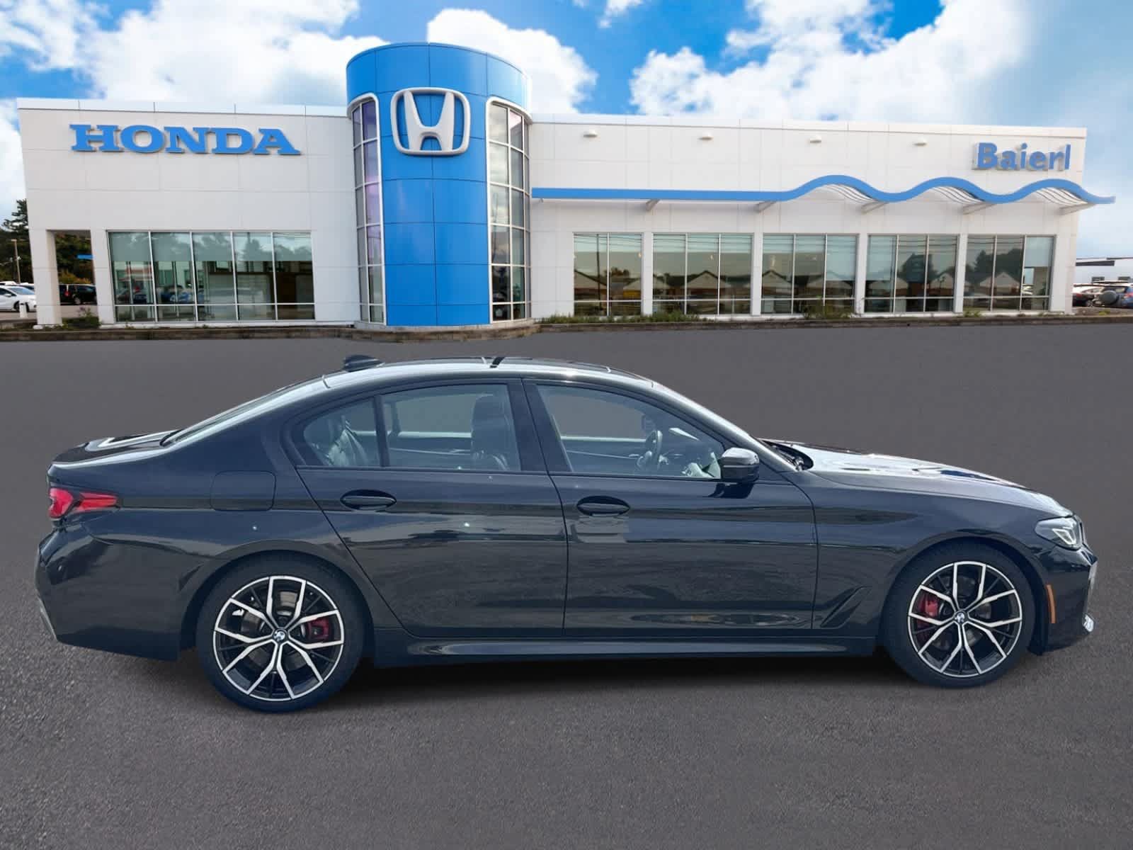 Used 2022 BMW 530i xDrive w/ M Sport Package AWD/4WD image 6