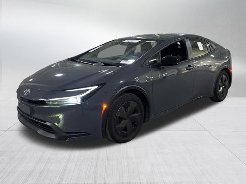 Used 2025 Toyota Prius LE FWD image 3