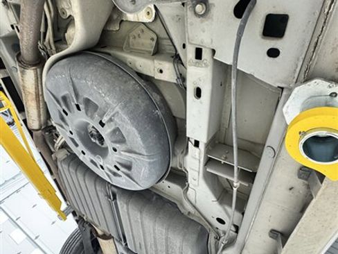 Used 2013 Chrysler Town & Country Touring image 17