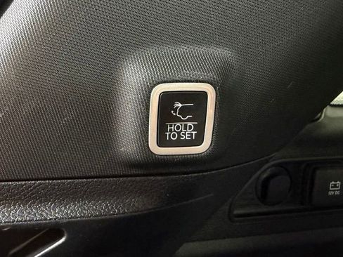 Used 2023 Jeep Grand Cherokee Altitude AWD/4WD image 13