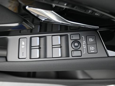 New 2026 Land Rover Range Rover Evoque S AWD/4WD image 19