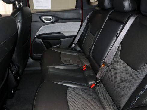 Used 2025 Jeep Compass Latitude image 21