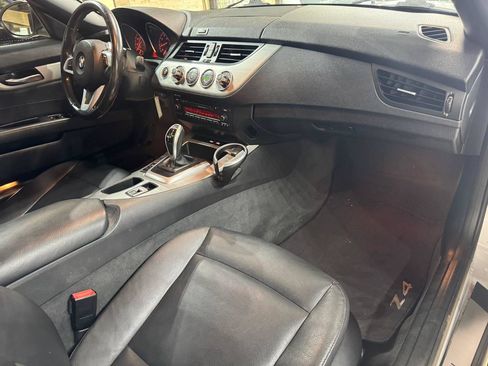 Used 2009 BMW Z4 sDrive35i RWD image 9