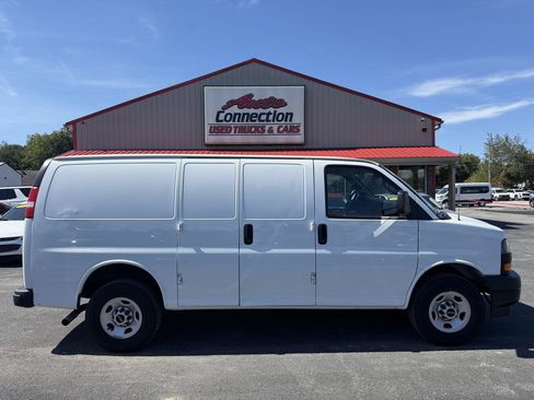 Used 2023 GMC Savana 2500 w/ Driver Convenience Package RWD image 3