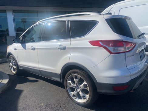 Used 2014 Ford Escape Titanium image 2