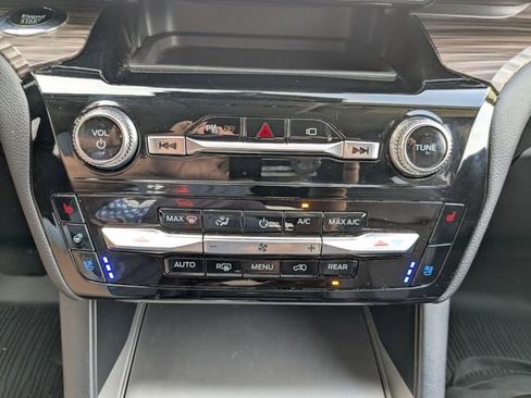 Used 2022 Ford Explorer Limited w/ Equipment Group 301A image 3