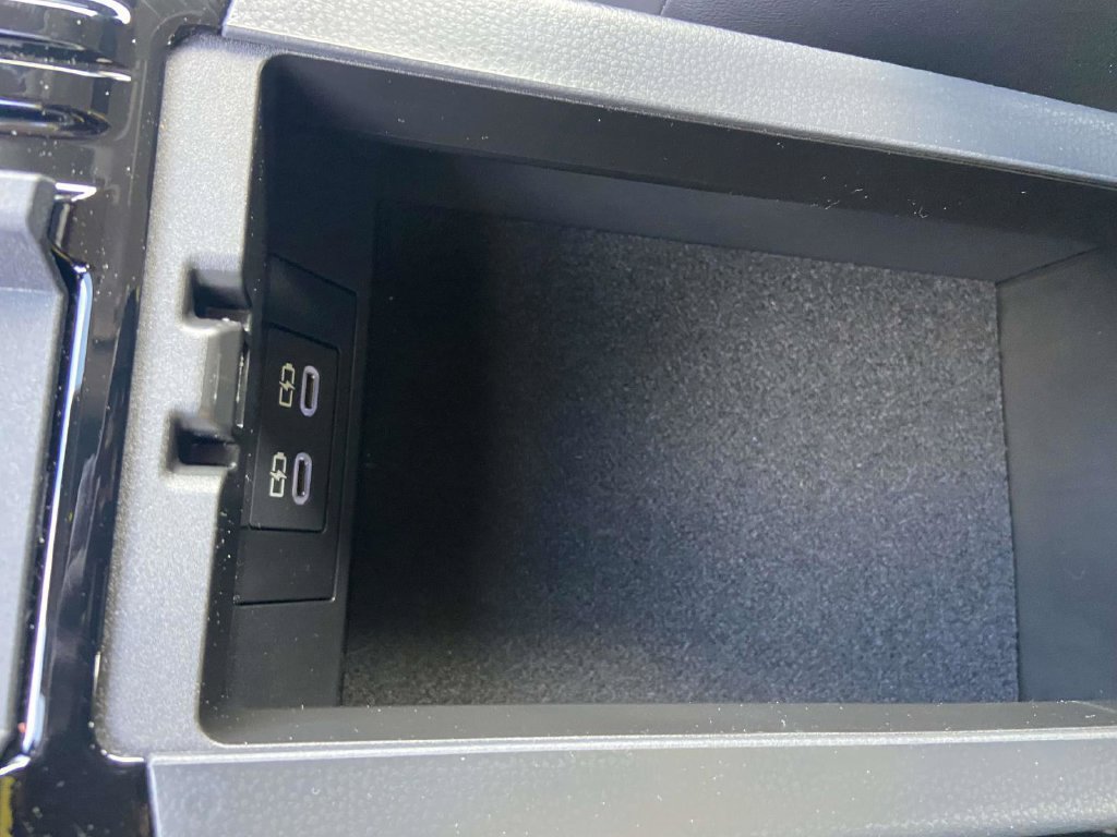 Used 2025 Toyota Prius Plug-In Hybrid FWD image 27