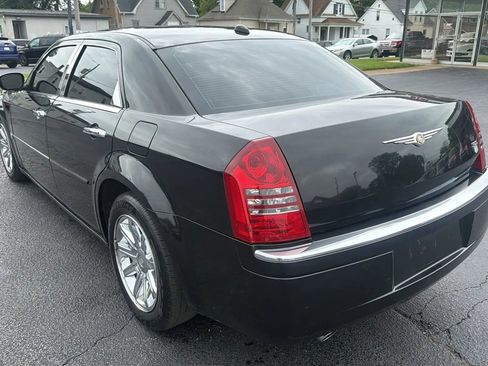 Used 2006 Chrysler 300 C w/ Navigation & Sound Group II RWD image 7