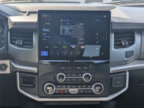 Used 2024 Ford Expedition XLT image 15