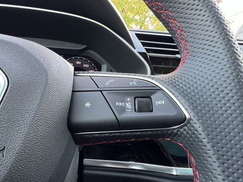 Certified 2025 Audi Q3 2.0T Premium Plus image 22