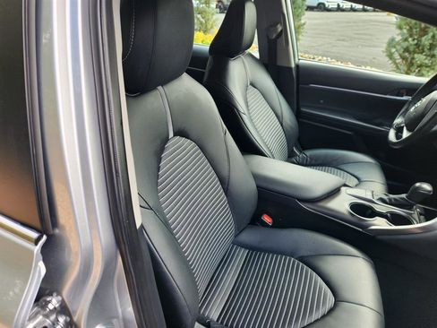 Used 2024 Toyota Camry SE image 12