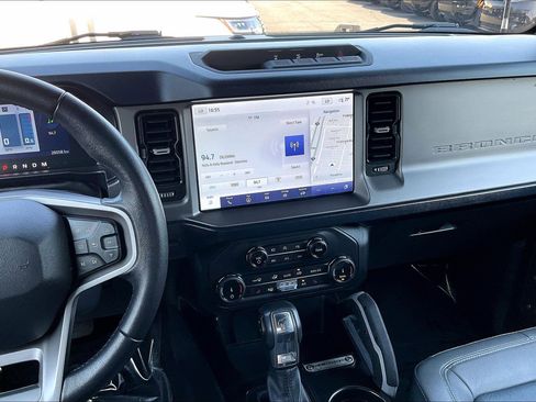 Used 2022 Ford Bronco Outer Banks image 6