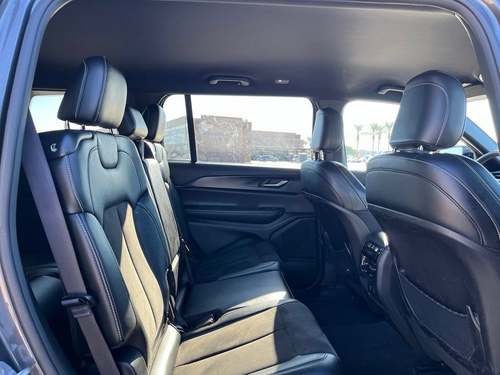 Used 2023 Jeep Grand Cherokee L Laredo RWD image 15