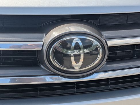 Used 2018 Toyota Highlander Limited Platinum FWD image 13