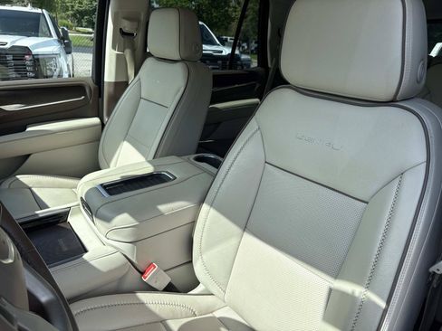 Used 2023 GMC Yukon Denali AWD/4WD image 15