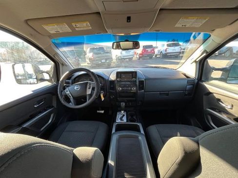 Used 2015 Nissan Titan S AWD/4WD image 31