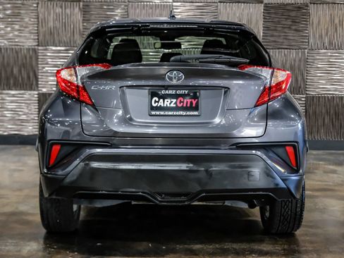 Used 2019 Toyota C-HR XLE FWD image 9