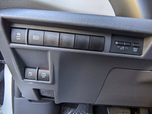 Used 2021 Toyota Sienna LE w/ LE Plus Package FWD image 23