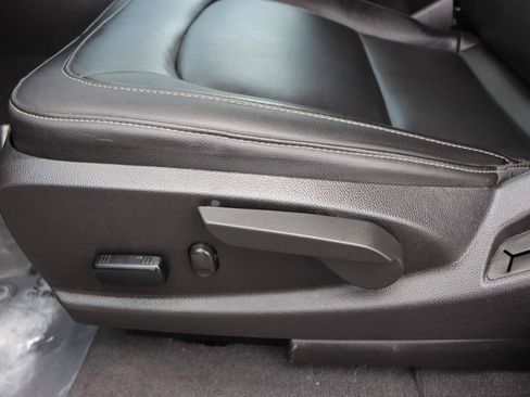 Used 2022 Chevrolet Colorado LT w/ LPO, Tonneau and Step Package AWD/4WD image 45