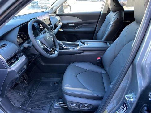 New 2026 Toyota Grand Highlander Limited image 9