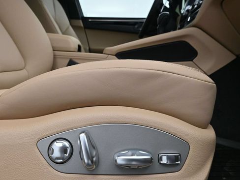 Certified 2026 Porsche Macan AWD/4WD image 15