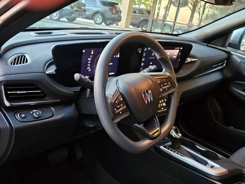 Used 2025 Buick Envista Preferred image 10
