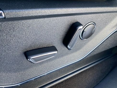 Used 2023 Ford F150 Lightning Lariat image 12