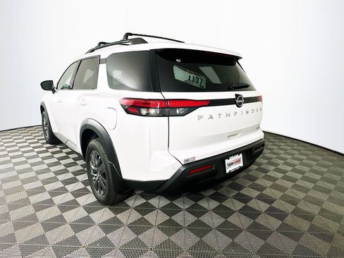 New 2025 Nissan Pathfinder SV image 7