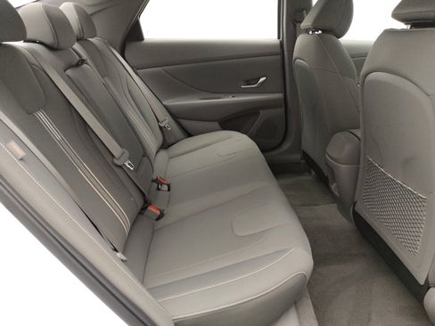 Used 2025 Hyundai Elantra SEL FWD image 19