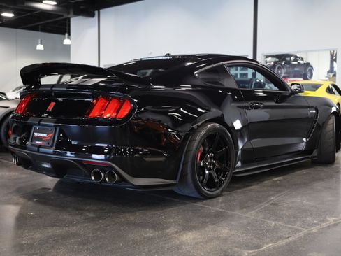 Used 2018 Ford Mustang Shelby GT350R w/ GT350R Equipment Group 920A RWD image 6