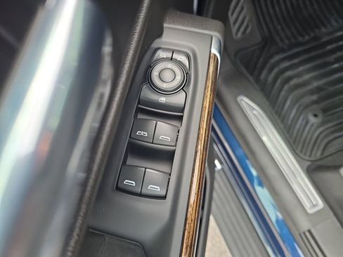 Used 2022 GMC Sierra 1500 SLE image 16