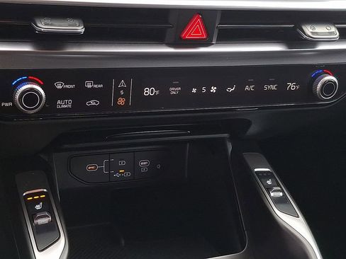 Certified 2025 Kia Sorento EX image 22