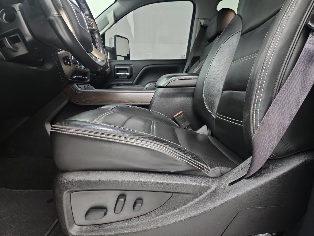 Used 2017 GMC Sierra 2500 Denali w/ Duramax Plus Package AWD/4WD image 22