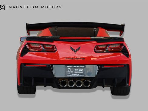 Used 2019 Chevrolet Corvette Stingray Coupe w/ 1LT RWD image 8