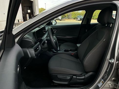 Used 2025 Kia K4 LXS image 10