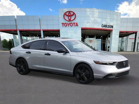 Used 2024 Honda Accord Sport image 2