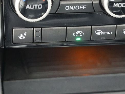 Used 2022 Subaru Ascent Limited w/ Technology Package image 27