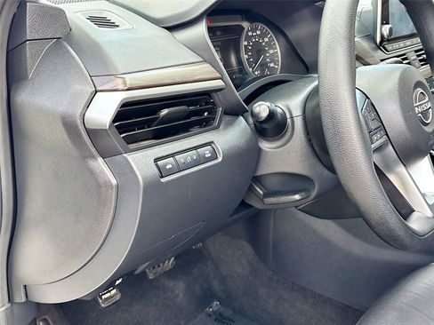 Used 2023 Nissan Altima 2.5 SV FWD image 10