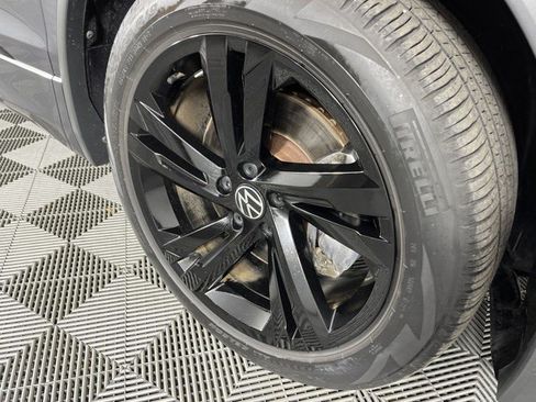 Used 2023 Volkswagen Tiguan SE R-Line FWD image 12
